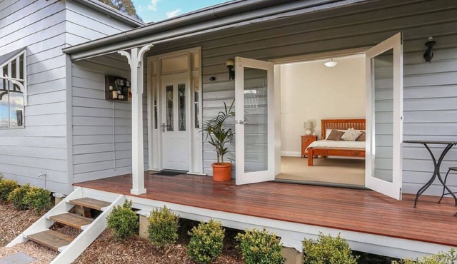 Wine Country Cottage located right at the Hunter Valley gateway, close to everything