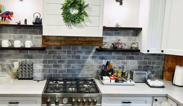 Wine Country Escape: Walk to Downtown 3rd Street