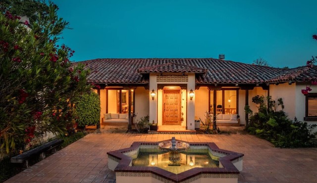 Wine Country Estate | Pool · Hot Tub · 5 Casitas