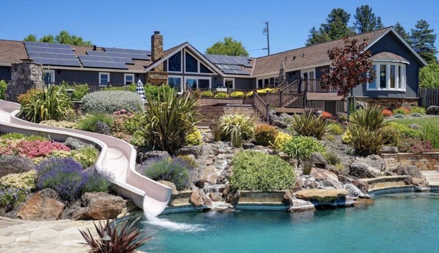 Wine Country Estate - Luxury Private Pool with Water Slide & Hot Tub