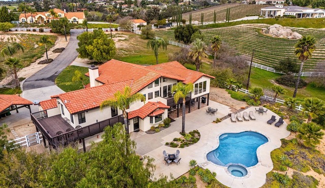 Wine Country Estate with Vineyard Views, Pool, Spa, Fire-pit, 4 bedroom Suites
