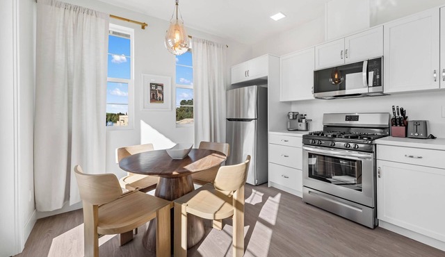 Wine Country Getaway - Cozy Private Apartment 205