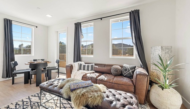 Wine Country Getaway - Cozy Private Apartment 206