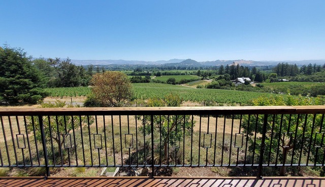 Wine Country Retreat with Panoramic Views-5 min from downtown Healdsburg