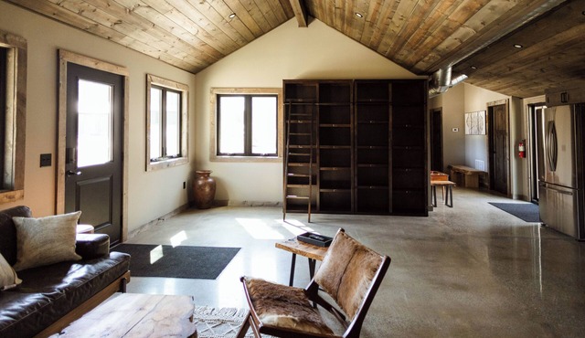 Wine Country Spacious Modern Woodside Cabin for 4