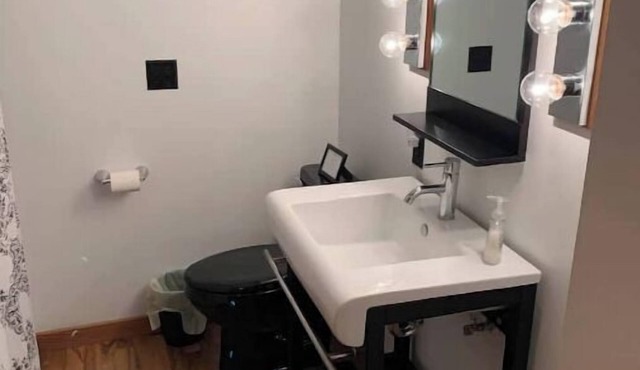 Wine Country Suite B - Hike, Bike, Canoe & Winenn