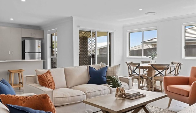 Wine Down 700m walk to Cessnock CBD