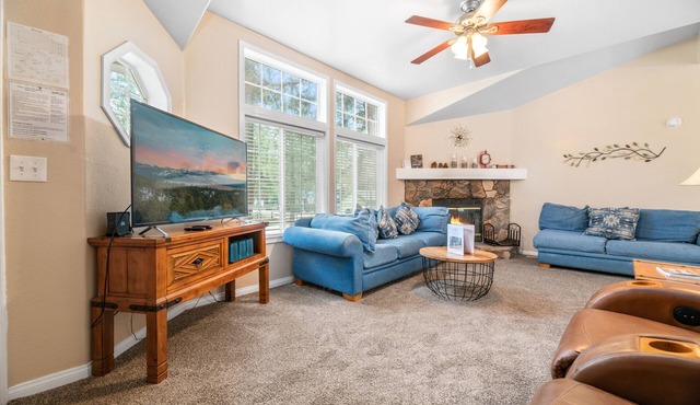 Wine Down - Fireplace, Fenced Yard, Deck, Barbecue