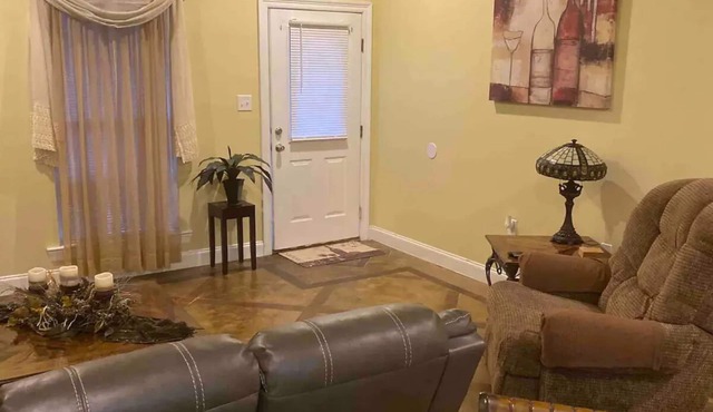 “Wine Down” in our beautiful wine themed townhome.nn