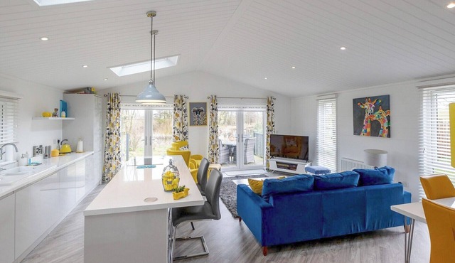 Wine Down Retreat is a distinctive and luxurious lodge on Docker Holiday Park.