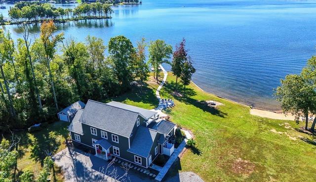 Wine Down: Your Southern-Style Waterfront Getaway on Lake Anna's Private Side