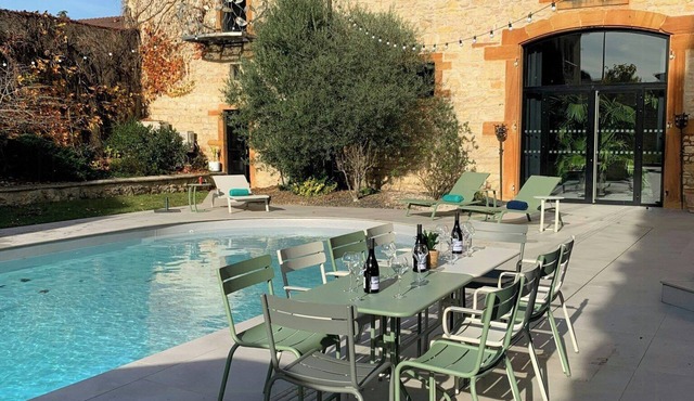 Wine estate with pool in the heart of Beaujolais