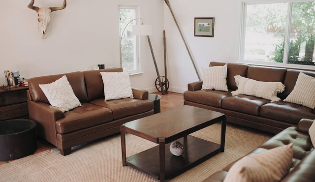 Wine Lovers Retreat Amidst Shenandoah Valley with Pool