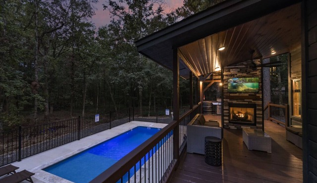 Wine Time – Luxury Cabin – Relaxing Pool Retreat, Seasonal Creek