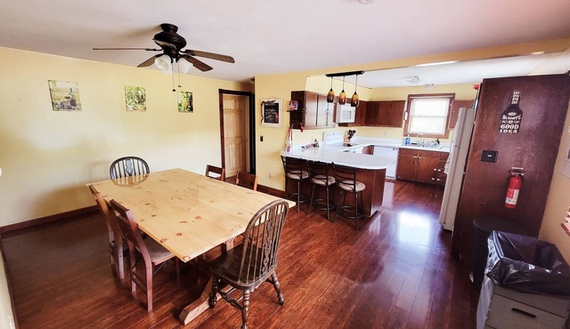 Wine Trail Apartment (pet friendly) - 4bd/2ba