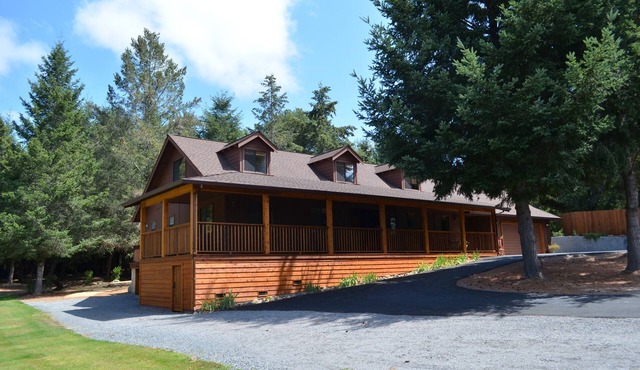 WineBerry Lodge, Gourmet In/Outdoor Kitchens, Spa