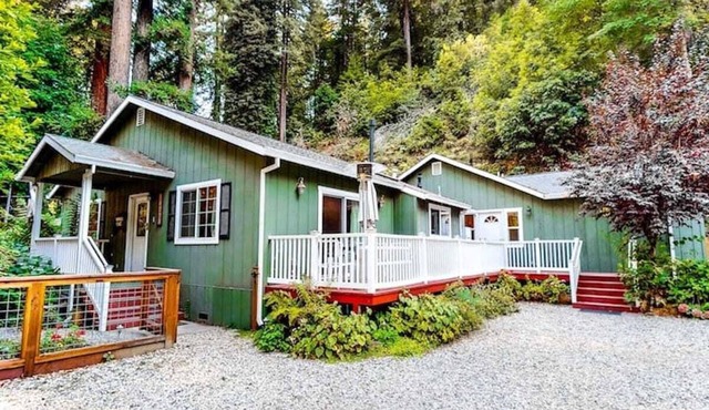 Winedy River Retreat | 5BR Hot Tub Russian River