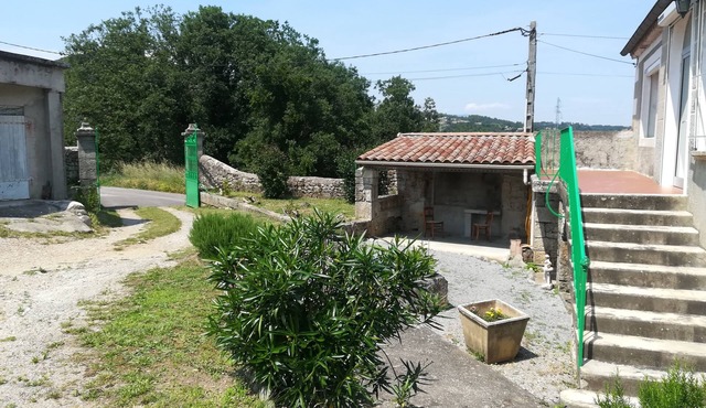Winegrower's farm Enclosed land Les Vans Ardèche gorges Chauvet cave Swimming