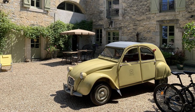 Winegrower's house in the heart of the Burgundy vineyards