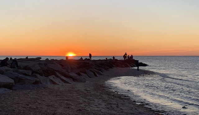 Wineries, Apple Picking, Pumpkin Picking, Outdoor Restaurants and Beaches!