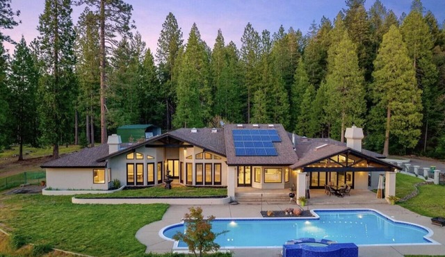Wineries-Close to Tahoe-Pool-Apple Mountain Golf