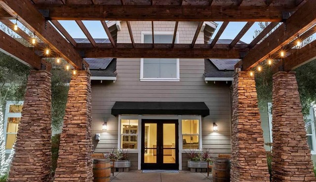 Wineries? Golf? Perfect stay.