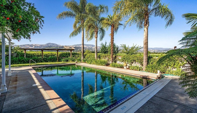 Winery Estate with Pool and Tastings Included