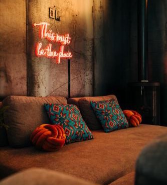 Winery, Gorge, & Hot Tub Escape - Unforgettable!