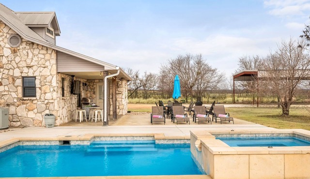 Winery Retreat | Pools, Hot tubs & Near Luckenbach