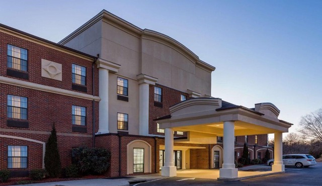 Wingate by Wyndham High Point Greensboro Airport South