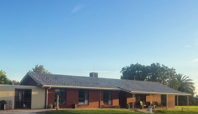 Wings Field - peaceful family farm staynFarm stay in Tocumwal, Australian