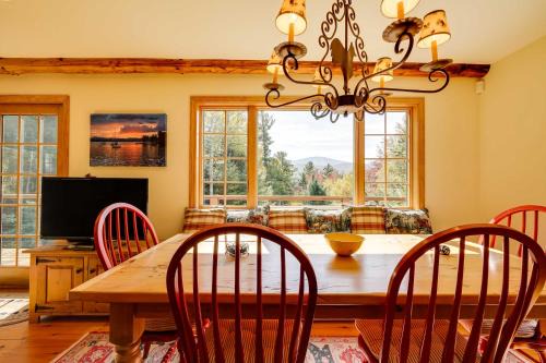 Winhall Home w/Deck + Views, 6 Mi to Ski Slopes!
