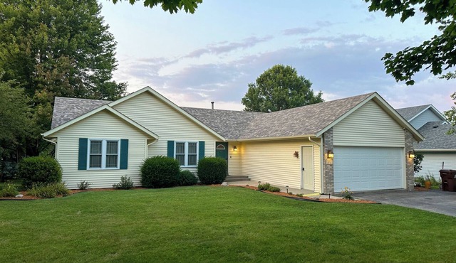 Winnebago Spacious Home♥ Beautiful Kitchen LG Yard!