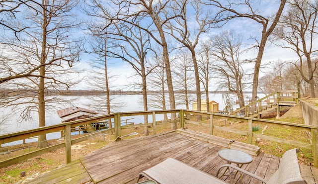 Winnsboro Lake Retreat: On-Site Swimming & Fishing