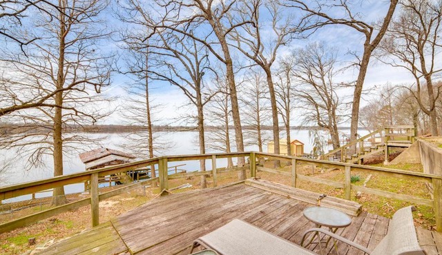 Winnsboro Lake Retreat: On-Site Swimming & Fishing