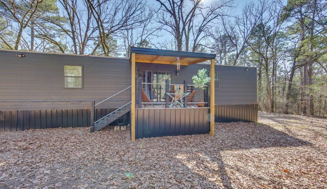 Winnsboro Tiny House w/Trails, Yard Games & More!