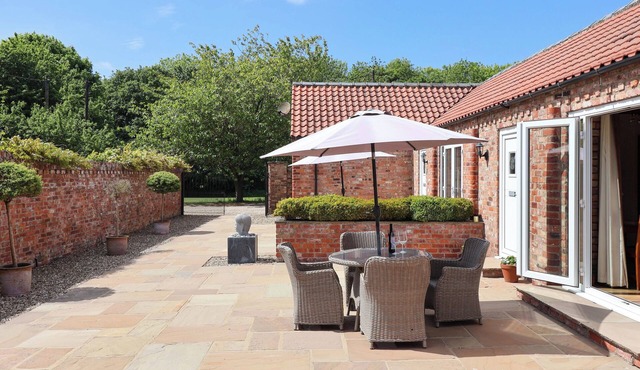 WINSALL COURT II, with a garden in Bridlington