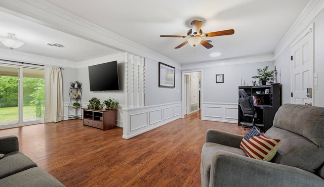 WinStar Getaway: 3 bedroom 2 full bath - Sleeps 6-10 - Lot of Parking - EV Port