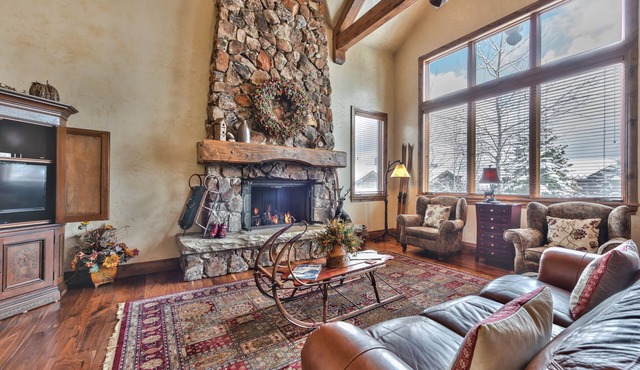 Winter Adventure Awaits: Luxury Mountain Design, Hot Tub & Shuttle Access!
