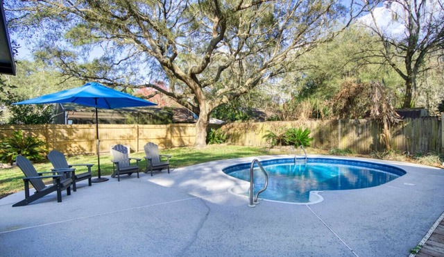 ~Winter Bliss Sleeps 13 Heated Pool~