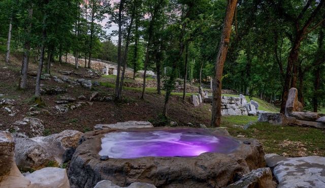 Winter Discount Hot Tub, Firepit by Buffalo River