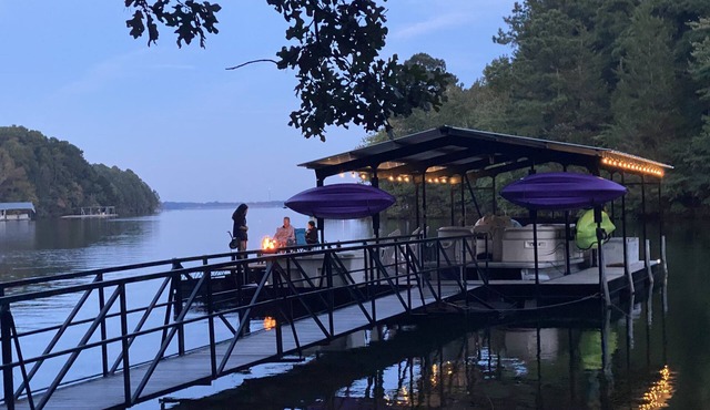 Winter discounts - book now! Lake Front - stunning view from private dock!