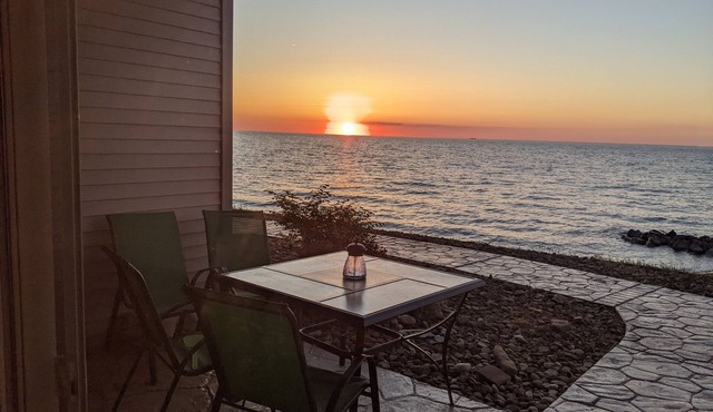 WINTER/EARLY SPRING RATE REDUCTION SPECIALnLAKE ERIE-SISTIBLE CONDO