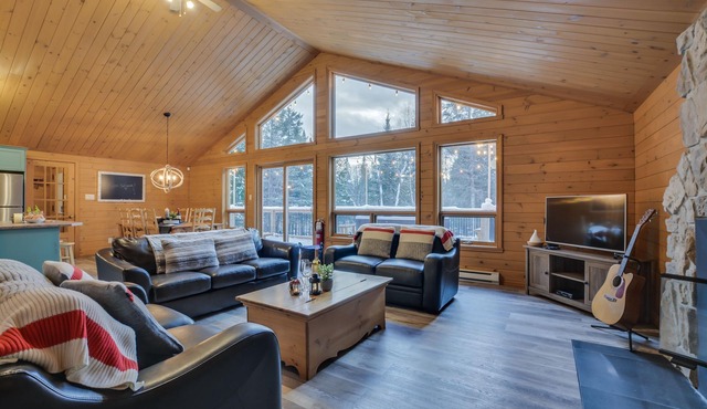 Winter Escape 7 minutes away from Tremblant North side ski slopes/chairlifts