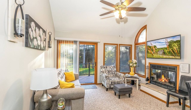 Winter Escape in Galena - Wood-Burning Fireplace, Pool Access, 2 King Beds, Ski