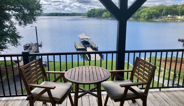 Winter Escape to a luxurious Lakehouse retreat. Off-season specials!