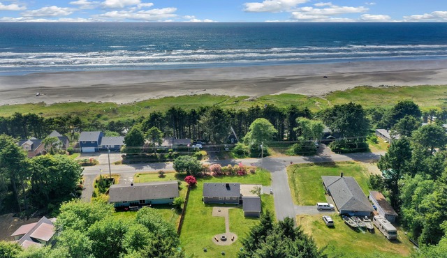 Winter Family fun and fire pit on the Coast by Quinault!