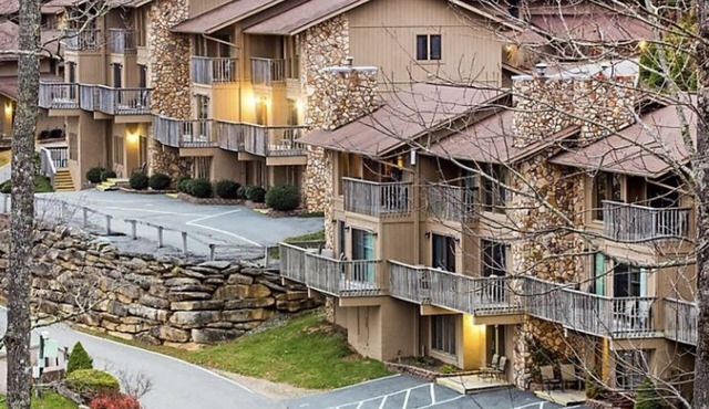 Winter get-away in charming 2-bedroom loft in beautiful Banner Elk.