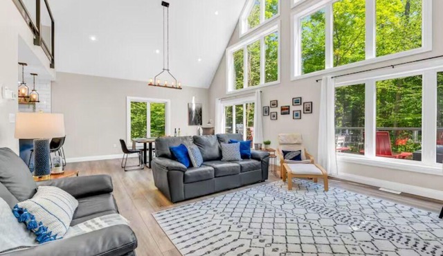 Winter getaway, Hot Tub, Sauna, EV Charger