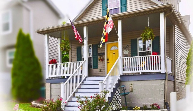 Winter getaway near skiing, 3bd & 2bath sleeps 6. First floor master with bath!